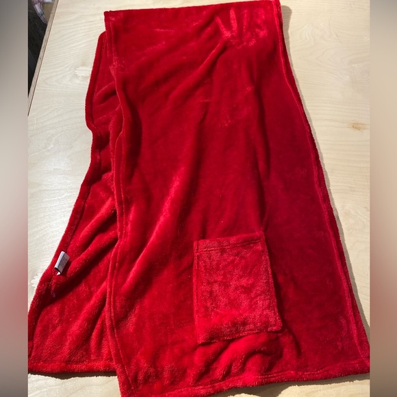 Fleece Scarf with Pockets (LE) - Picture 7 of 16